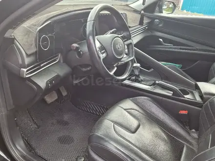 Hyundai Elantra 2022 года за 9 800 000 тг. в Уральск – фото 13