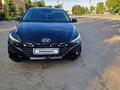 Hyundai Elantra 2022 года за 9 800 000 тг. в Уральск – фото 2