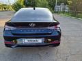 Hyundai Elantra 2022 года за 9 800 000 тг. в Уральск – фото 4
