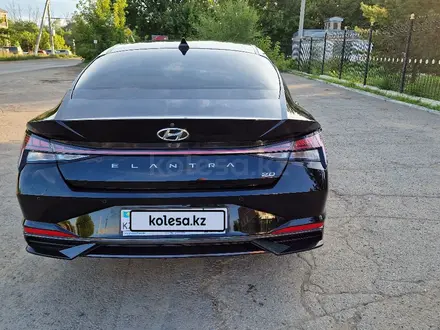 Hyundai Elantra 2022 года за 9 800 000 тг. в Уральск – фото 4