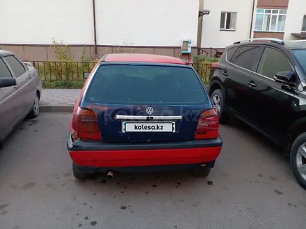 Volkswagen Golf 1995 года за 700 000 тг. в Астана – фото 3