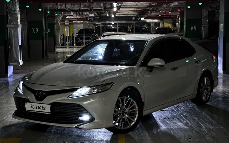 Toyota Camry 2020 года за 14 500 000 тг. в Астана