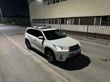 Toyota Highlander 2018 года за 16 000 000 тг. в Шымкент