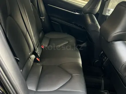 Toyota Camry 2019 года за 13 800 000 тг. в Алматы – фото 23