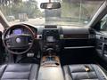 Volkswagen Touareg 2004 года за 5 200 000 тг. в Алматы – фото 10