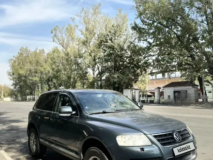 Volkswagen Touareg 2004 года за 5 200 000 тг. в Алматы – фото 4