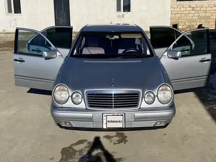 Mercedes-Benz E 320 1997 года за 2 800 000 тг. в Актау – фото 6