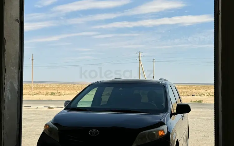 Toyota Sienna 2011 года за 9 500 000 тг. в Жанаозен