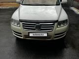 Volkswagen Touareg 2004 года за 5 000 000 тг. в Алматы – фото 2