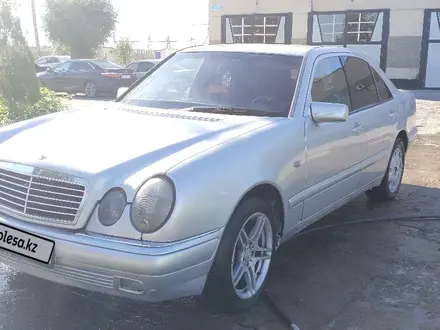 Mercedes-Benz E 230 1997 года за 2 000 000 тг. в Тараз