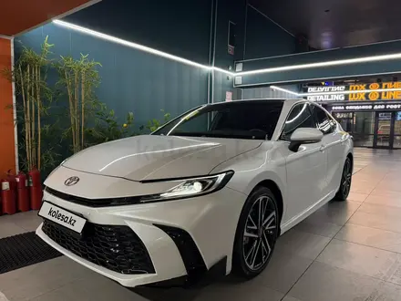 Toyota Camry 2025 года за 16 490 000 тг. в Алматы