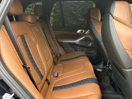 BMW X5 M 2022 года за 62 000 000 тг. в Алматы – фото 18