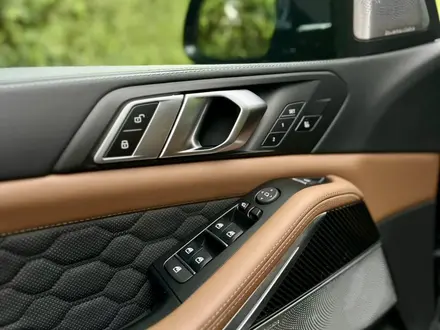 BMW X5 M 2022 года за 62 000 000 тг. в Алматы – фото 19