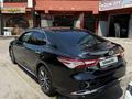 Toyota Camry 2023 года за 14 300 000 тг. в Алматы – фото 19
