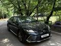 Toyota Camry 2023 года за 14 300 000 тг. в Алматы