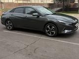 Hyundai Elantra 2022 года за 8 900 000 тг. в Алматы – фото 2