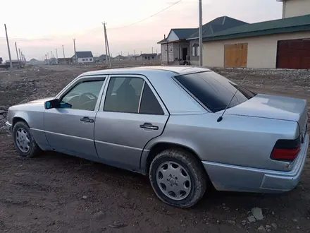 Mercedes-Benz E 220 1993 годаүшін1 100 000 тг. в Талдыкорган – фото 3