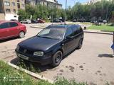 Volkswagen Golf 2001 годаүшін2 100 000 тг. в Караганда