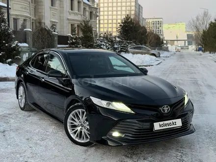 Toyota Camry 2018 года за 13 200 000 тг. в Астана