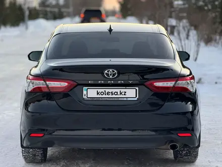 Toyota Camry 2018 года за 13 200 000 тг. в Астана – фото 9