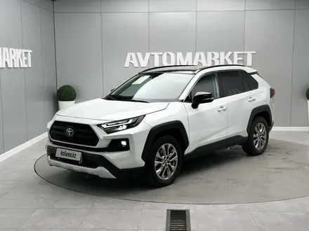 Toyota RAV4 2024 года за 16 900 000 тг. в Атырау