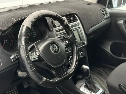 Volkswagen Polo 2018 года за 4 900 000 тг. в Атырау – фото 10