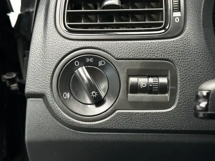 Volkswagen Polo 2018 года за 4 900 000 тг. в Атырау – фото 13