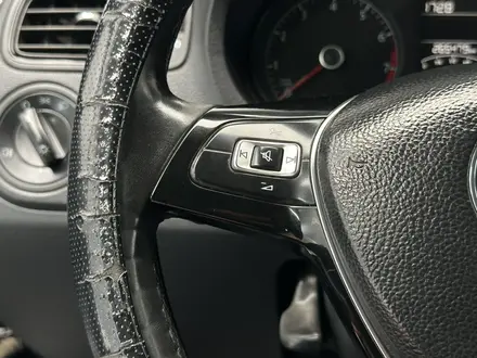 Volkswagen Polo 2018 года за 4 900 000 тг. в Атырау – фото 16