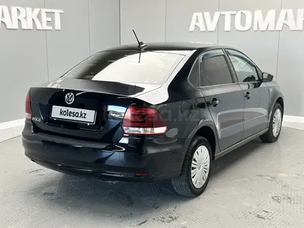 Volkswagen Polo 2018 года за 4 900 000 тг. в Атырау – фото 4