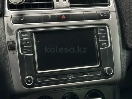 Volkswagen Polo 2018 года за 4 900 000 тг. в Атырау – фото 20
