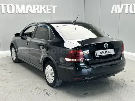 Volkswagen Polo 2018 года за 4 900 000 тг. в Атырау – фото 3