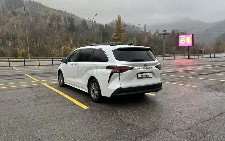 Toyota Sienna 2021 года за 25 750 000 тг. в Алматы