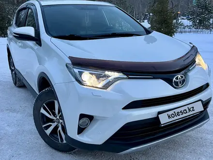 Toyota RAV4 2017 года за 12 900 000 тг. в Астана