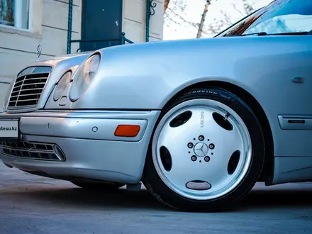 Mercedes-Benz E 55 AMG 1997 года за 6 000 000 тг. в Алматы – фото 36