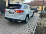 Toyota Highlander 2017 года за 14 500 000 тг. в Актобе