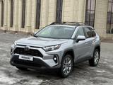 Toyota RAV4 2023 года за 17 000 000 тг. в Атырау