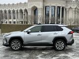 Toyota RAV4 2023 года за 17 000 000 тг. в Атырау – фото 3