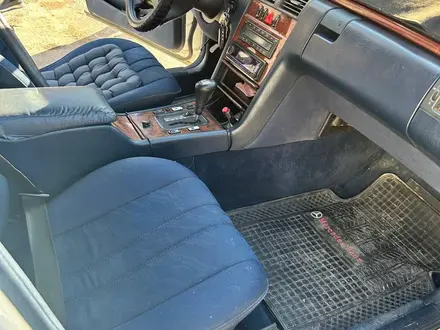 Mercedes-Benz E 230 1997 года за 2 100 000 тг. в Тараз – фото 16