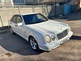 Mercedes-Benz E 230 1997 года за 2 100 000 тг. в Тараз – фото 2