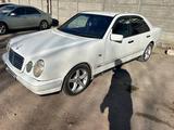 Mercedes-Benz E 230 1997 года за 2 100 000 тг. в Тараз – фото 3