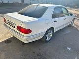 Mercedes-Benz E 230 1997 года за 2 100 000 тг. в Тараз – фото 4