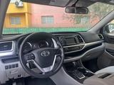 Toyota Highlander 2016 года за 10 000 000 тг. в Атырау