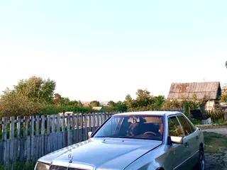 Mercedes-Benz E 230