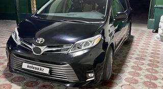 Toyota Sienna 2017 года за 15 500 000 тг. в Мерке