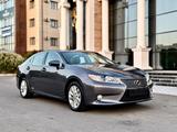 Lexus ES 300h 2013 годаүшін11 500 000 тг. в Актау – фото 2