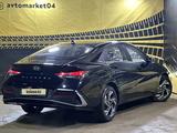 Hyundai Elantra 2022 года за 9 390 000 тг. в Актобе – фото 4