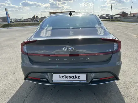 Hyundai Sonata 2022 года за 14 850 000 тг. в Актобе – фото 4