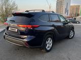 Toyota Highlander 2023 года за 20 000 000 тг. в Астана – фото 2