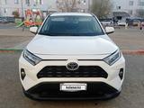 Toyota RAV4 2020 года за 11 000 000 тг. в Атырау