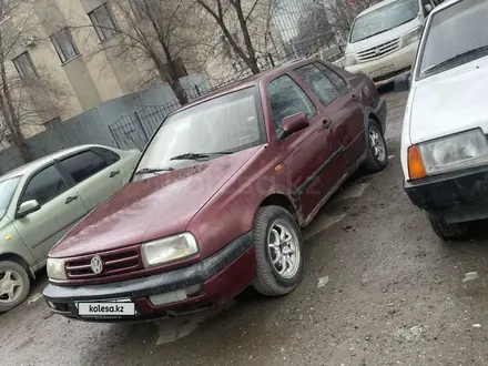 Volkswagen Vento 1994 года за 850 000 тг. в Уральск – фото 2